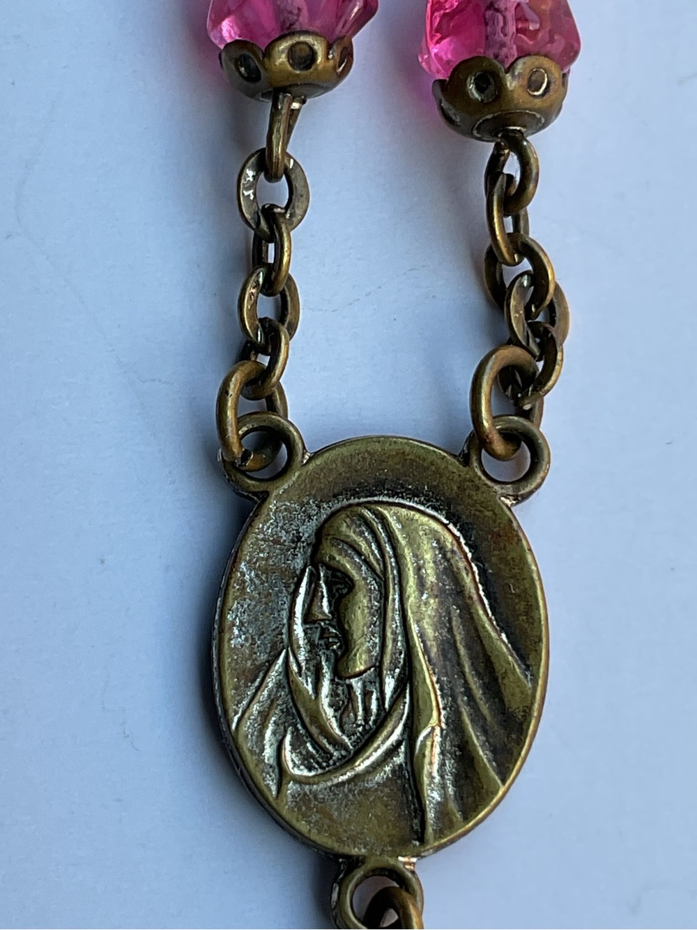 Vintage Pink Cone Shaped Glass Rosary Sorrowful Mother Jesus Carrying Cross - Picture 3 of 9